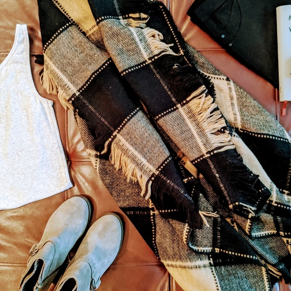 Plaid Divas Limited Shawl Fringe Cardigan NWT - Picture 3 of 3